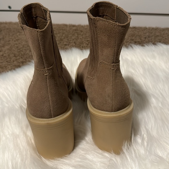 NWOB Dolce Vita Caster H2O Booties Suede 9.5, chunky waterproof mushroom - Picture 5 of 8